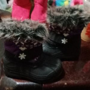 Kids size 6 winter boots